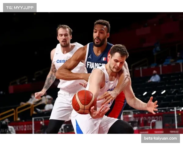 美国队大胜法国占据出线主动 戈佐表现抢眼成关键人物